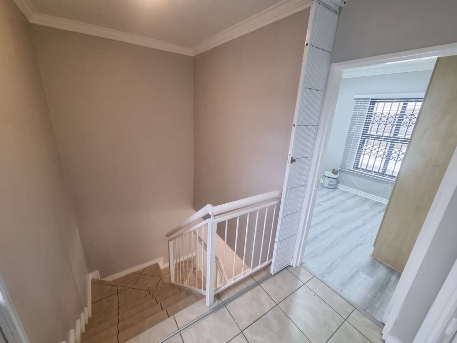 To Let 2 Bedroom Property for Rent in Royal Ascot Western Cape